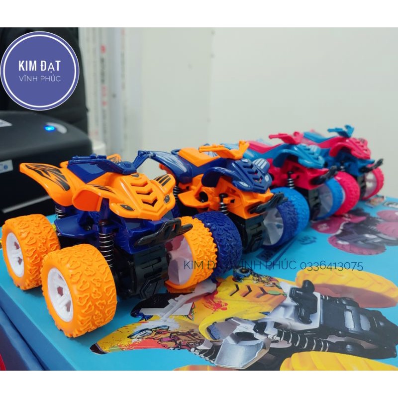 Đồ chơi xe địa hình quán tính . có thể quay 360° xe có nhiều màu để lựa chọn