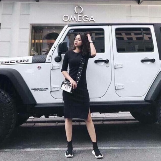 Đầm body đen xẻ tà 2 bên