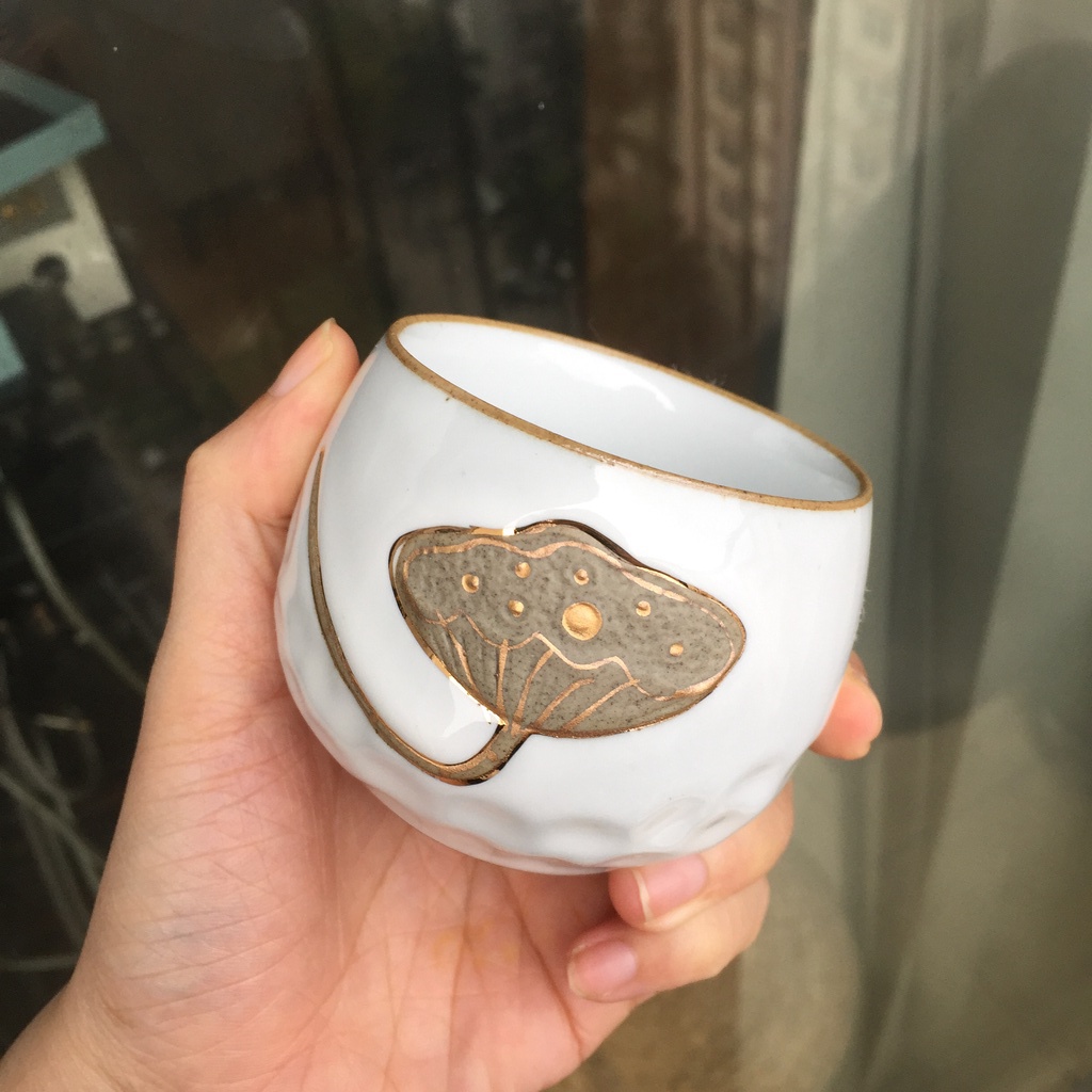 Chén Trà Hoạ Tiết Đài Sen Khắc Nổi