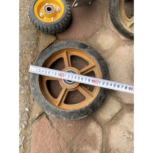 Bánh xe cao su đường kính 25 cm lòng gang đúc