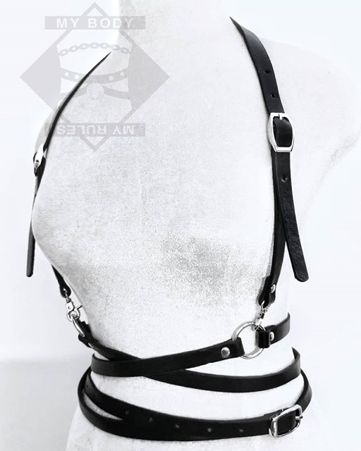 Harness // Dây da phụ kiện đeo nửa người.