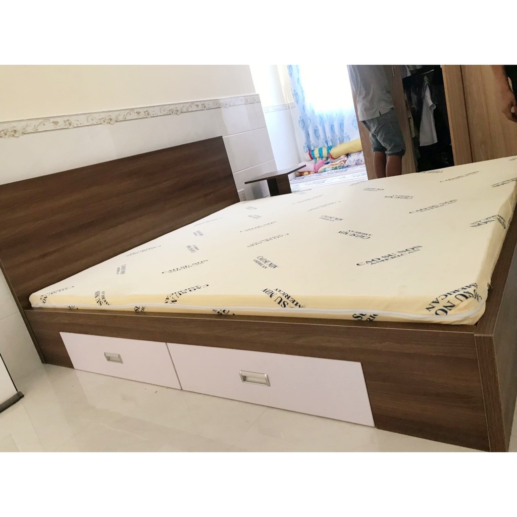 Giường ngủ màu nâu vân gỗ cn MDF chống ẩm 2 hộc kéo, bao lắp đặt, bao vận chuyển