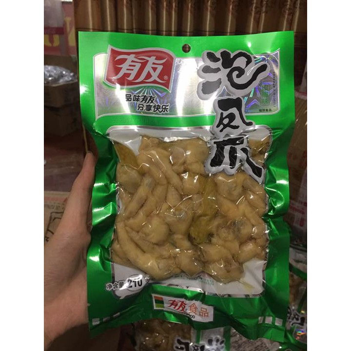 SỈ 1 THÙNG CHÂN GÀ YUYU 180GR MUỐI CAY XANH - TÍM (40 GÓI)