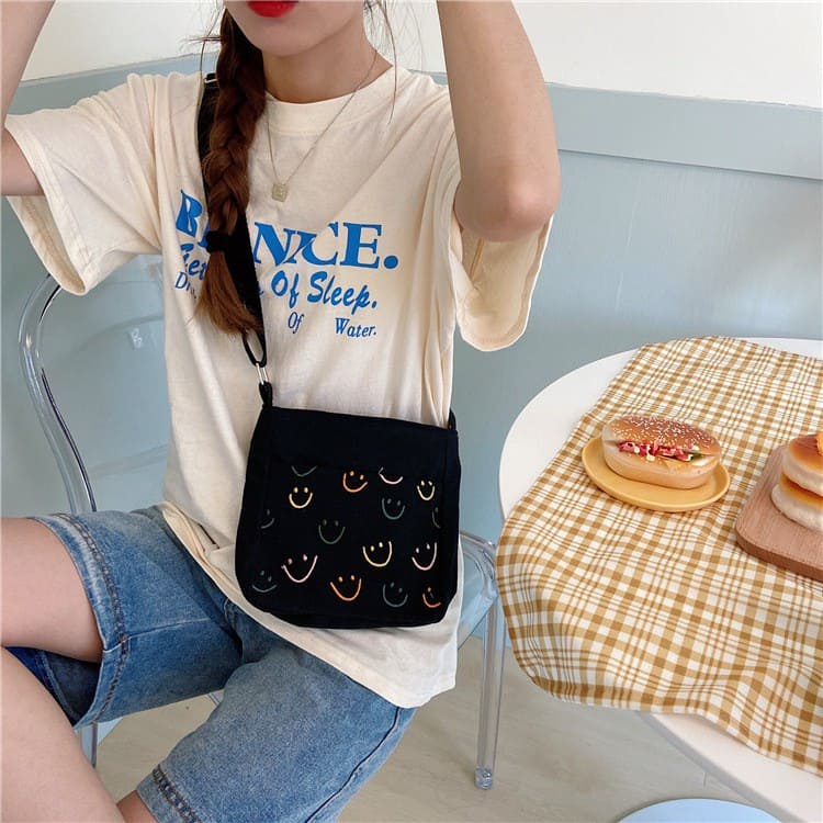 TÚI ĐEO CHÉO VINTAGE THÊU NỤ CƯỜI