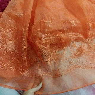 Vải voan kính thêu chân hoa 2 đầu màu cam 1mxkhổ rộng 1,5m của vải rẻ HB shop