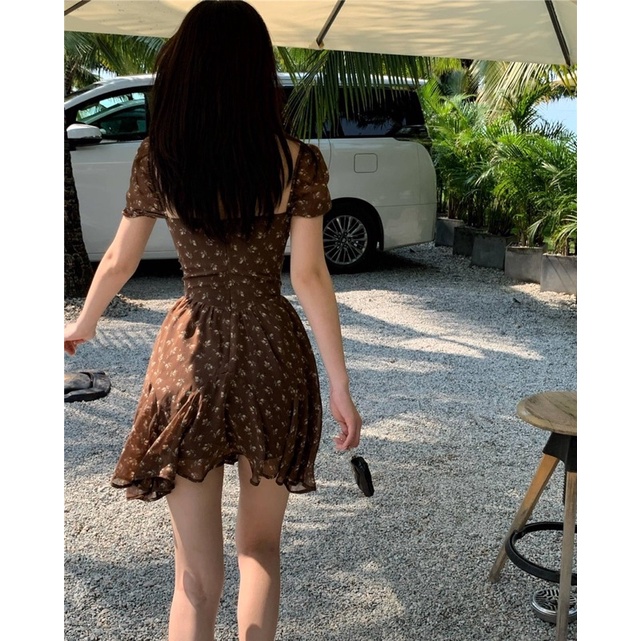 Đầm hoa nhí trễ vai dáng xòe màu nâu