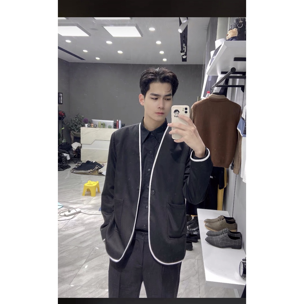 Áo Blazer nam phối viền trắng sang trọng, lịch lãm của bao chàng trai.