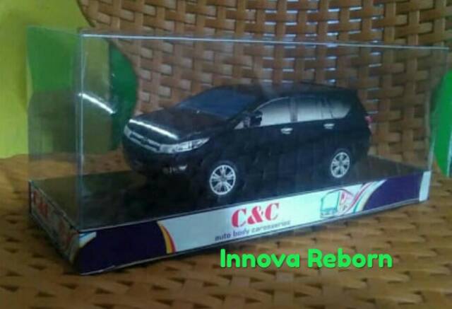 Mô Hình Xe Hơi Toyota Innova Reborn Chất Lượng Cao