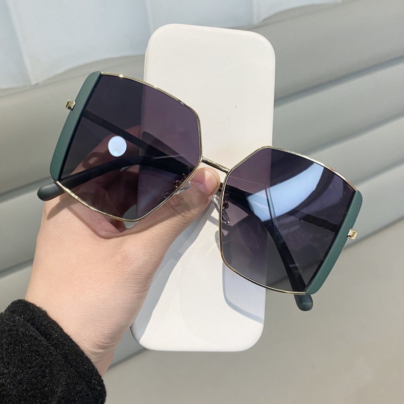 Kính mát thời trang EMOJI viền kim loại phối màu trẻ trung độc đáo đẹp sang trọng bảo vệ mắt phù hợp đi chơi du lịch 231