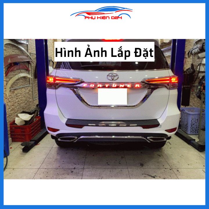 Ốp tay cốp sau có đèn led Fortuner 2017-2018-2019-2020-2021-2022 ánh sáng đỏ trang trí xe