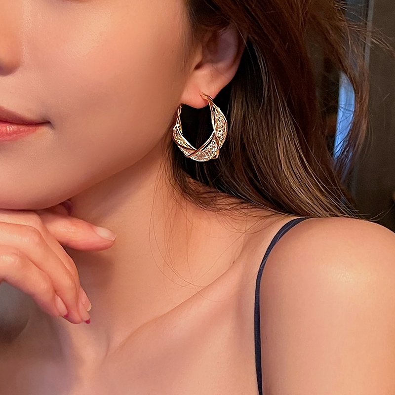 Khuyên Tai Tròn Rỗng Đính Đá Zircon Cao Cấp Sang Trọng