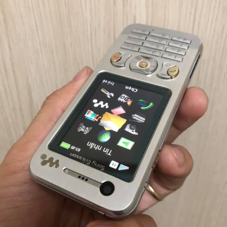 Điện Thoại Sony Ericsson W890i Chính Hãng