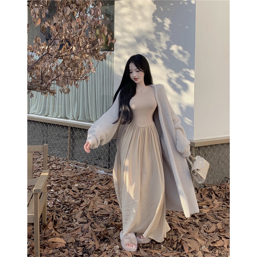 Áo khoác len cardigan dáng dài phối váy phong cách nữ sinh ngọt ngào đầu xu hướng thu đông 2022