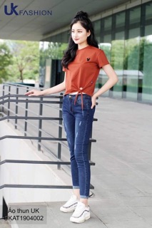 Áo thun buộc eo thêu mickey