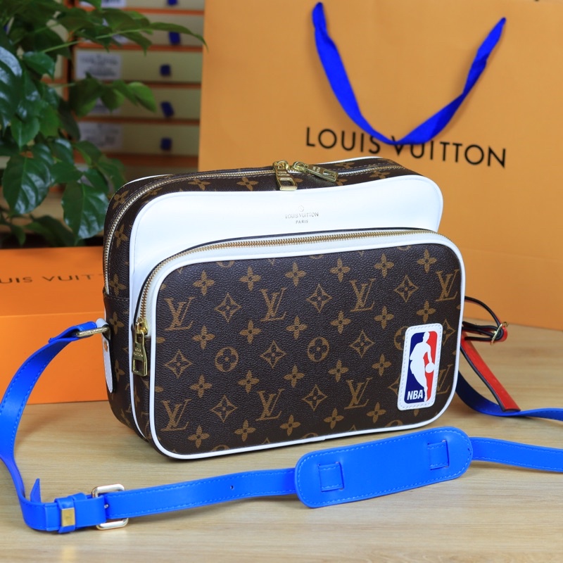 Túi đeo chéo nam lv NBA  M45584 kiểu túi 2 tầng màu nâu cá tính size 26x20x9cm