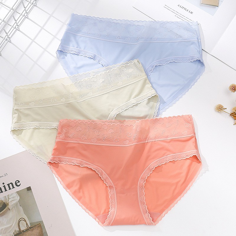 Quần Lót Lụa Sữa Tàng Hình Cạp Ren Họa Tiết Tim FLQ44