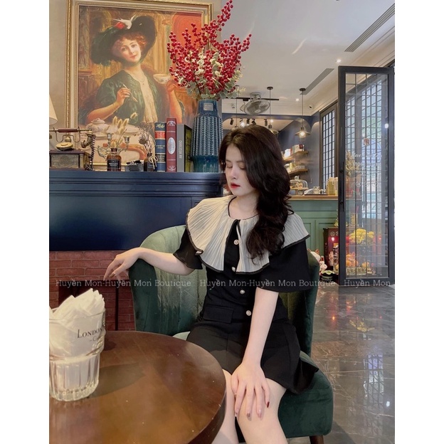 Váy cổ bèo xếp ly