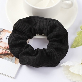 Cột tóc tiểu thư phong cách Vintage