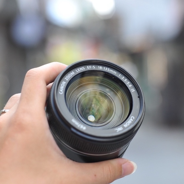 Ống kính máy ảnh Canon EF-S 18-135mm F/3.5 -5.6 IS
