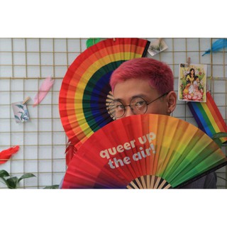 Quạt lụa cầu vồng LGBT - Queer up the air