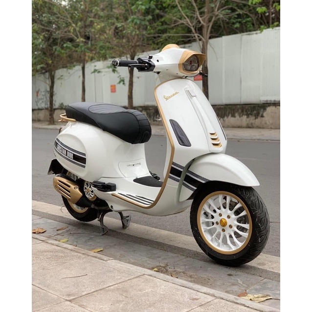 Tem thân xe Vespa kiểu D I O R
