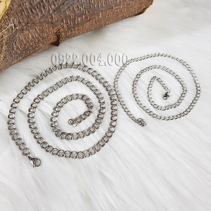 Dây chuyền xích nằm cá tính phù hợp cả nam và nữ.