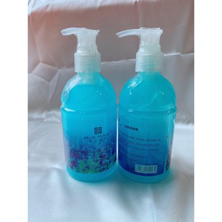 Chai kem tẩy da chết , gel tẩy da chân trước khi chà gót chân