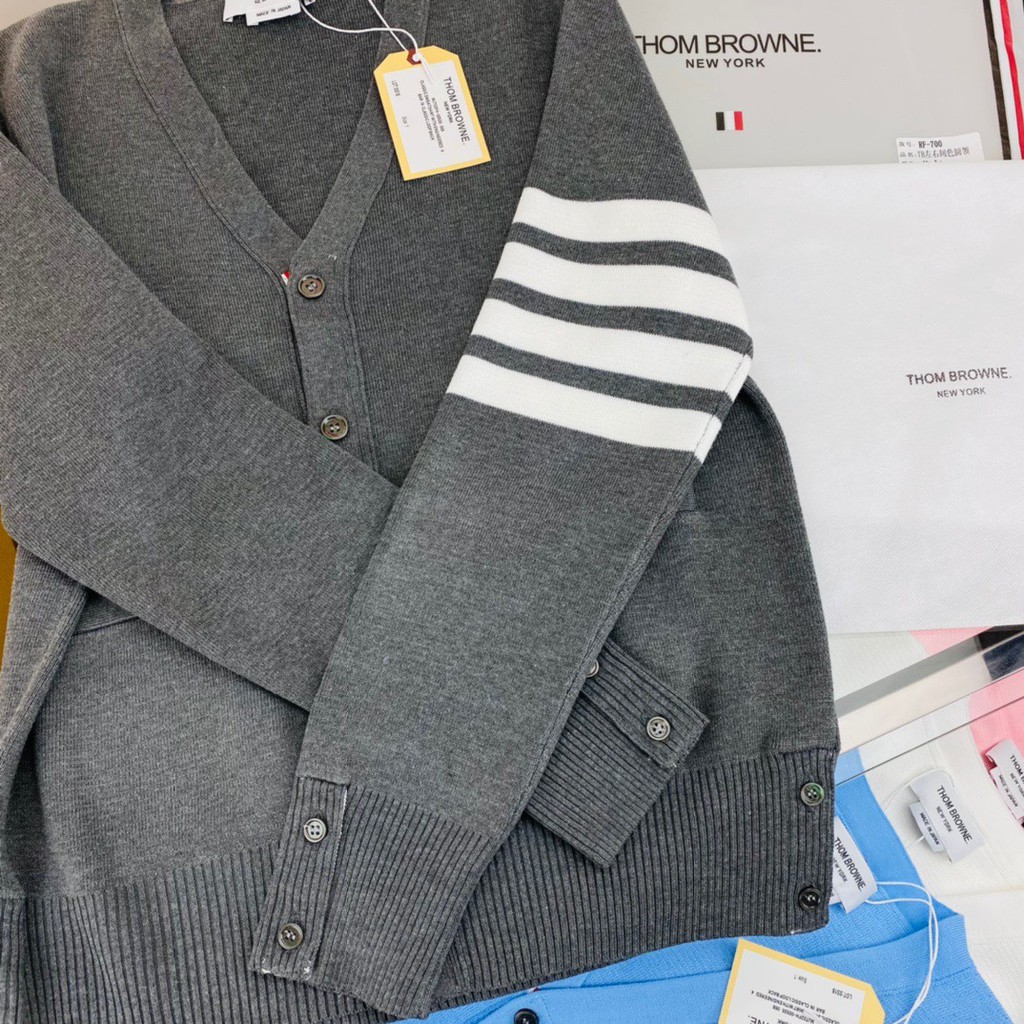 Áo khoác Cardigan TB Grey SS21 bản cao cấp, Áo len dệt kim kẻ sọc màu xám cho các cặp đôi, Áo cardigan nam nữ
