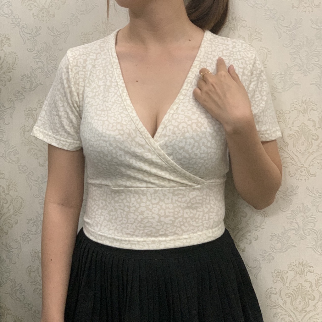 Áo bigsize croptop tay ngắn kimfashion, áo thun bigsize co giãn vạc chéo ngực 60-90kg AT03