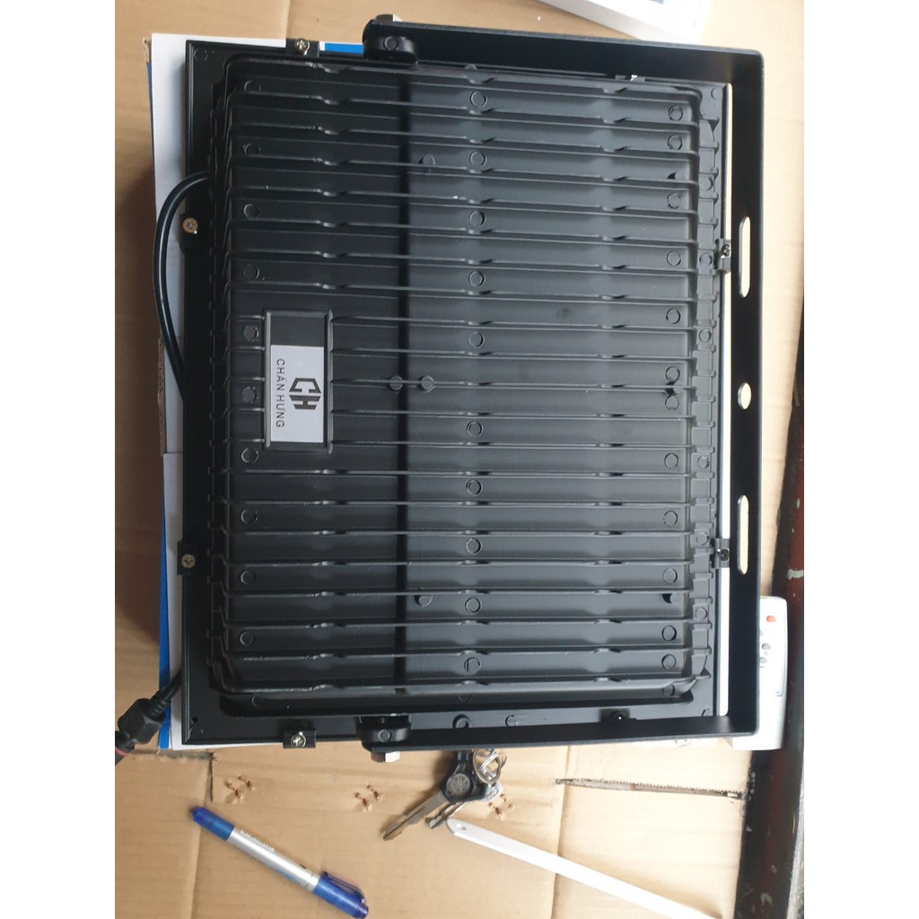 Đèn PHA Led Năng Lượng Mặt Trời 200w