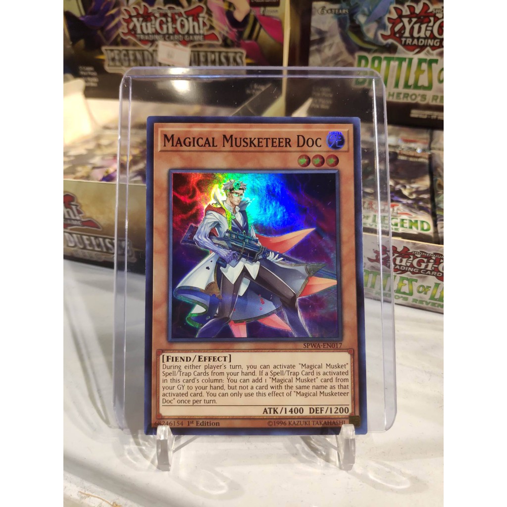 Lá bài thẻ bài Yugioh Magical Musketeer Doc – Super Rare - Tặng bọc bài nhựa bảo quản