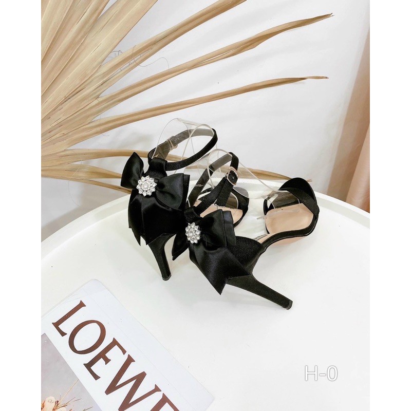 GÓT ĐŨA NƠ PHỒNG ĐÍNH ĐÁ TRÒN