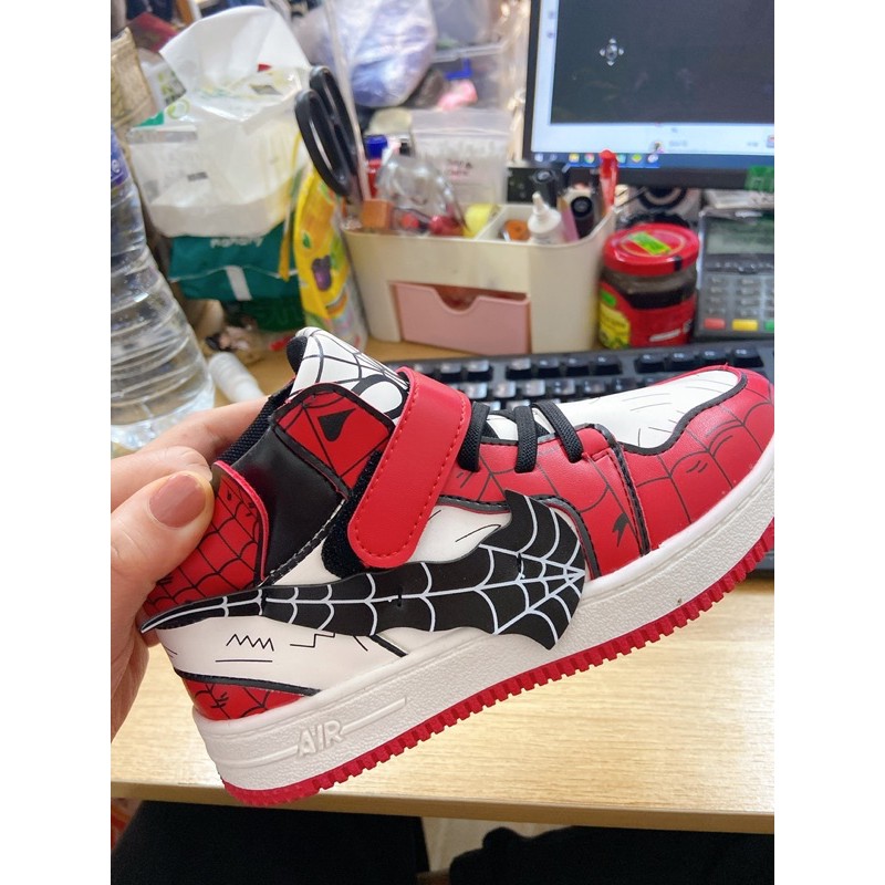 Sneaker Spiderman và pikachu