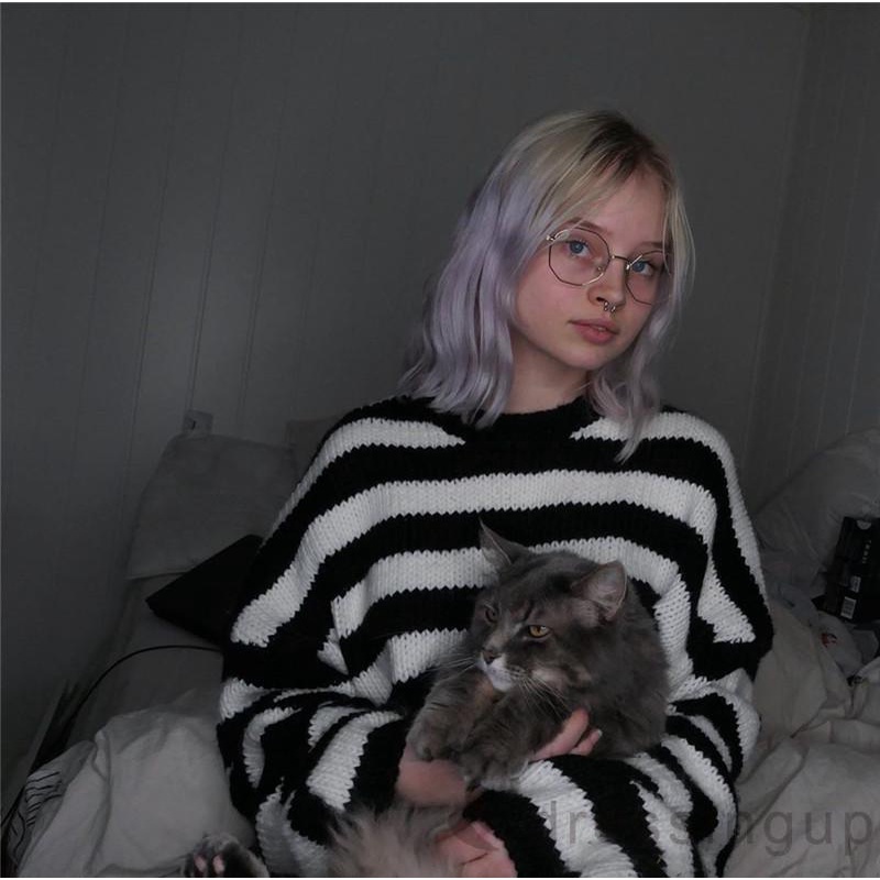 Áo croptop dệt kim cổ tròn dáng rộng in sọc trắng đen cho nữ