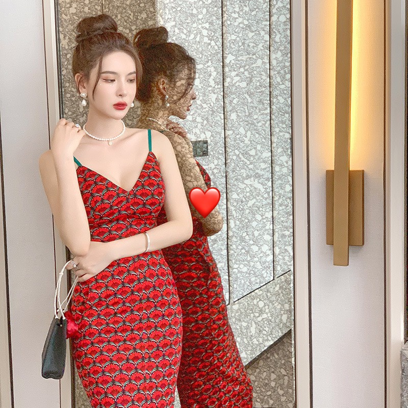 đầm 2 dây họa tiết cánh quạt đỏ xinh hở cột dây lưng xẻ tà