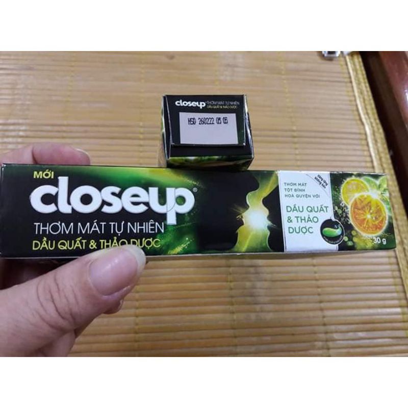 Kem đánh răng closeup bạc hà / closeup muối biển & chanh / closeup vị dừa & than hoạt tính 30 gr - Hàng tặng