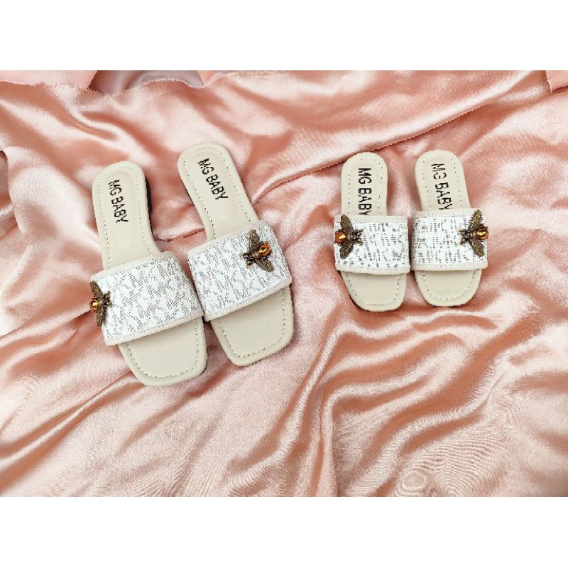 set mẹ và bé ong