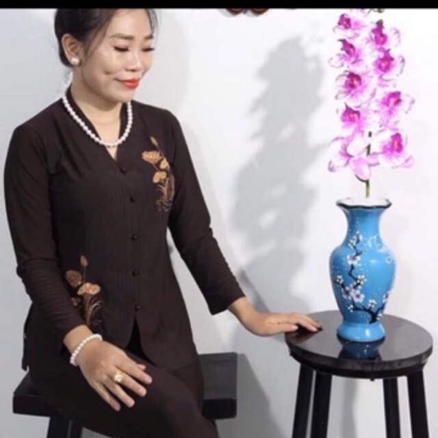 Đồ lam đi chùa- Mẫu thun bà lai