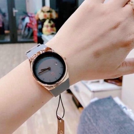 (Thẻ bảo hành 12 tháng)  Đồng hồ nữ  dây SILICON  bóng mềm, khóa thông mình - Dongho.2021 | BigBuy360 - bigbuy360.vn