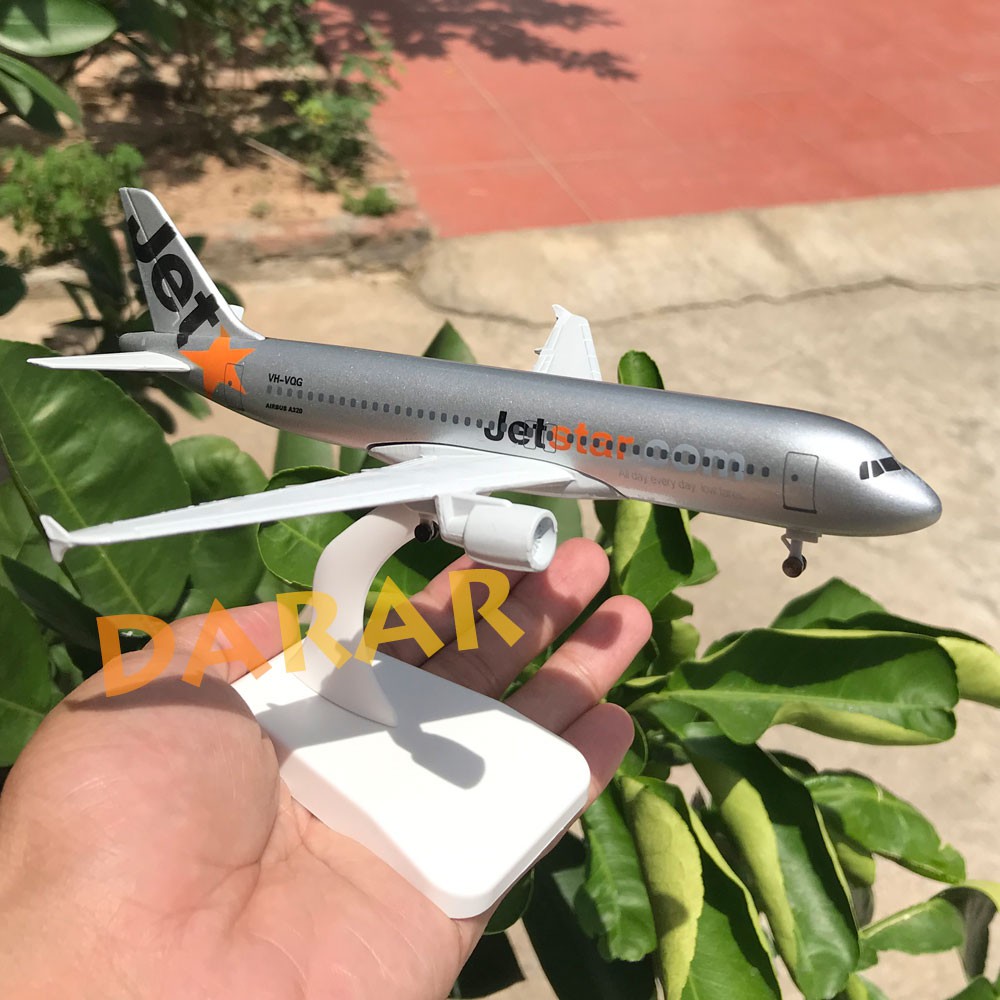 Mô Hình Máy Bay - Máy bay mô hình Jetstar Airways đúc Kim Loại có kèm đế trưng bày