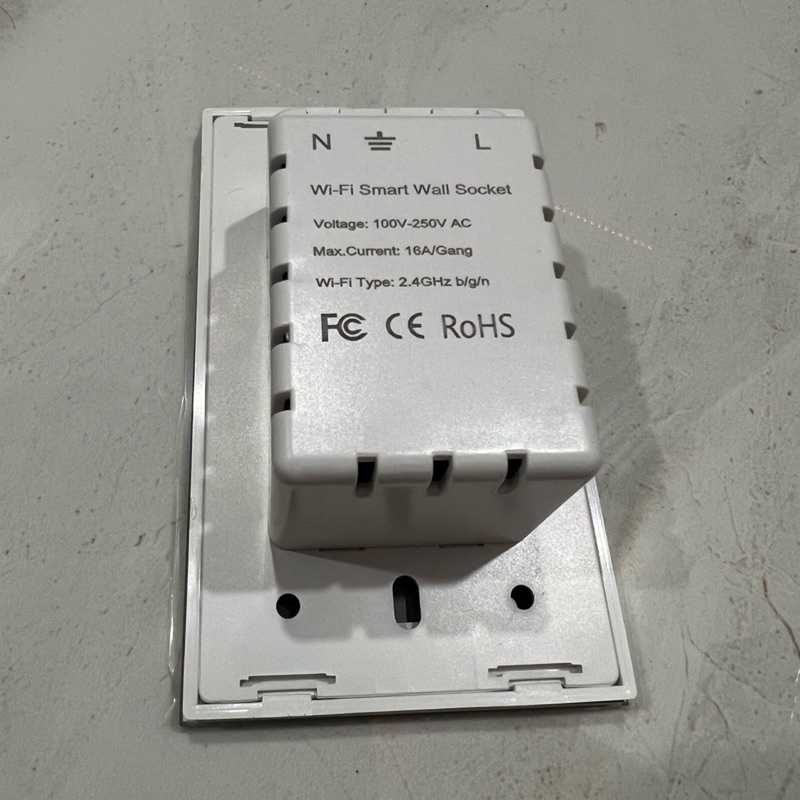 Ổ cắm âm tường Wifi Tuya 16A mặt kính cường lực sang trọng