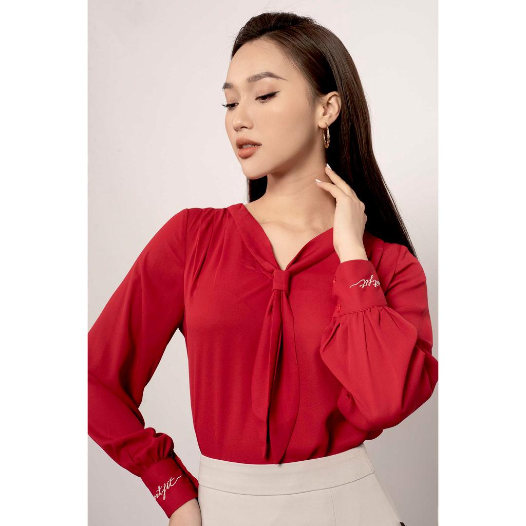 Áo sơ mi dài tay, cổ áo có dây buộc nơ, gấu tay thêu chữ MM Outfit MMOutfit M-AO070621206