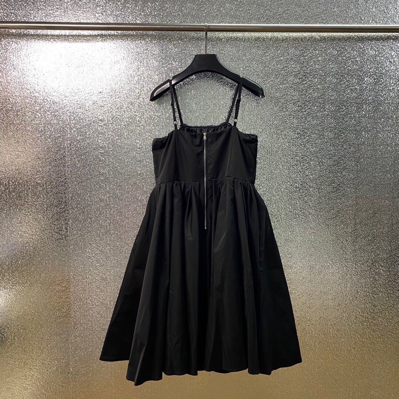 Váy quây Prada hàng cao cấp thiết kế 2 dây có khóa kéo phía sau siêu đẹp