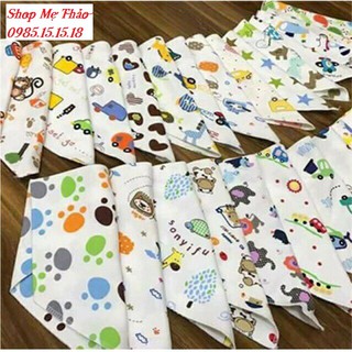 Yếm tam giác cotton có nút cài cho bé