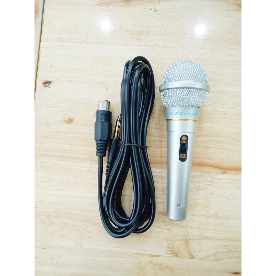 Micro Karaoke KAW có dây kết nối với mọi loại loa
