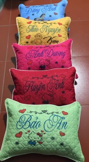 Gối in tên bé