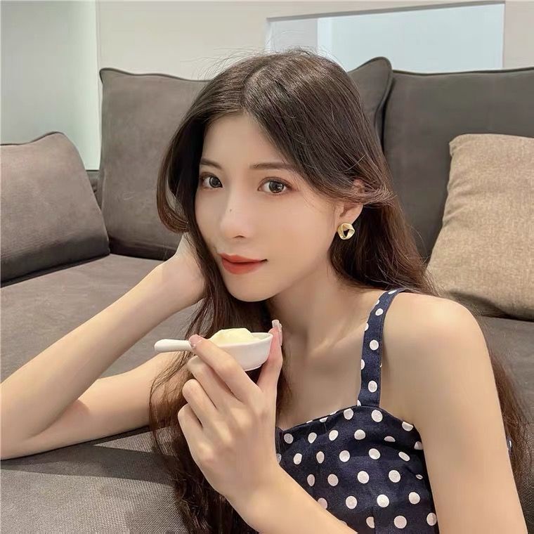 Khuyên Tai Hình Tam Giác Phong Cách Hong Kong Thời Trang 2022 Dành Cho Nữ