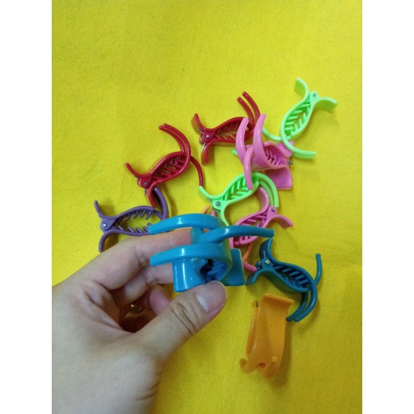 1 kẹp càng cua mẫu y hình
