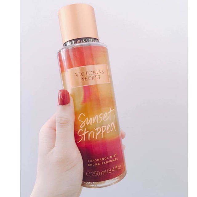 XỊT THƠM VICTORIA SECRET SUNSET STRIPPED 250ml