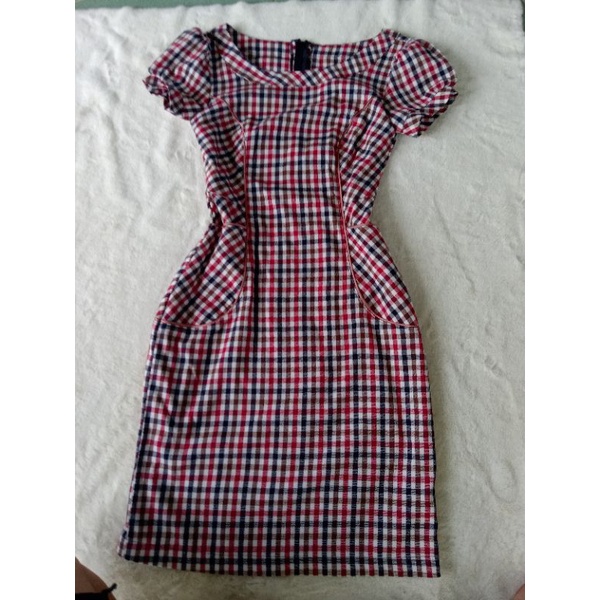 Đầm ca rô dáng ôm trẻ trung size s thanh lí mới